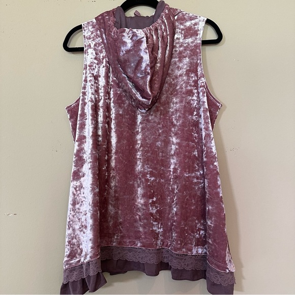 LOGO by Lori Goldstein Velvet Hoodie Vest - Picture 4 of 8